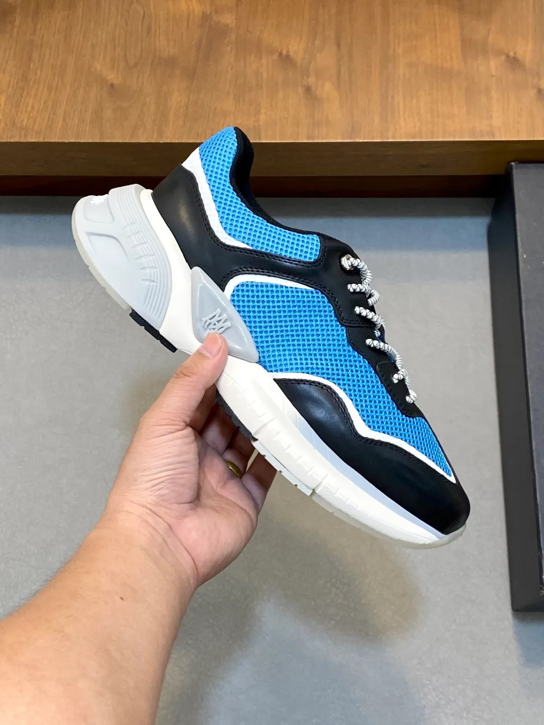 Men's shoes 💰740 AMIRI's new men's casual sports shoes, made of first-layer cowhide leather uppers and spliced ​​with original breathable mesh, rich in three-dimensionality, contrasting color design, simple style, fashionable and sporty, breathable mesh lining, original ultra-light outsole, a must-have item for daily leisure! Size: 38-45 (38, 45 customized)